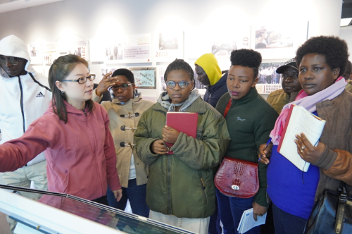 【上海职业学校】布隆迪中小学教育研修班学员来上海市商业学校交流考察